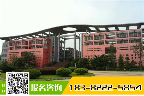四川城市技师学院-学校的正门建筑