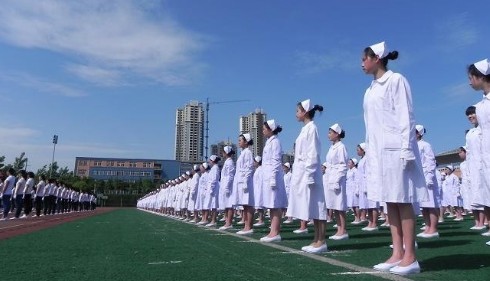 成都华西卫校-学生