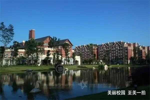 成都金堂航空学校美丽校园图片