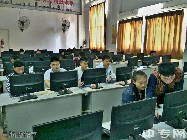 宜宾市翠屏区天成作业技能校园电脑操作室