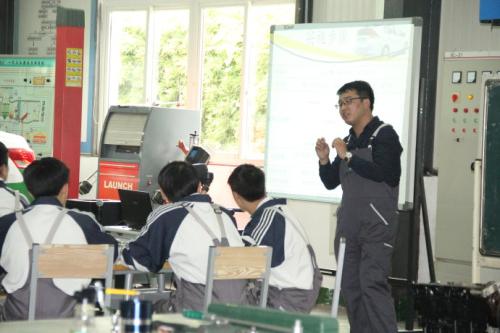 成都学轿车修理膏火贵吗