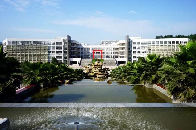 宜宾卫校校门