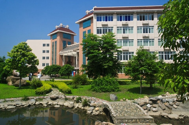 成都龙泉卫校