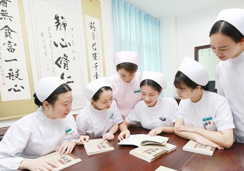 护理和助产哪个专业好
