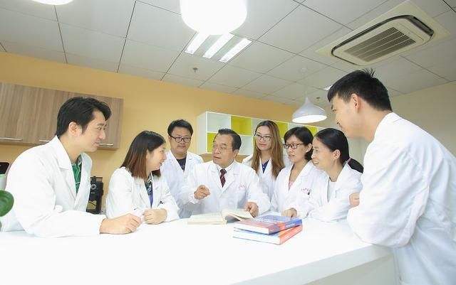 卫校主要学什么课程