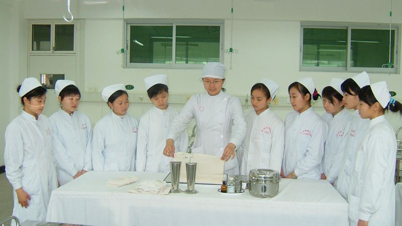 2019年乐山医药科技学校成都校区招生计划