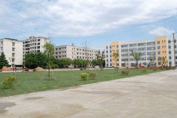四川省广汉市职业中专学校简介与2019年招生要求