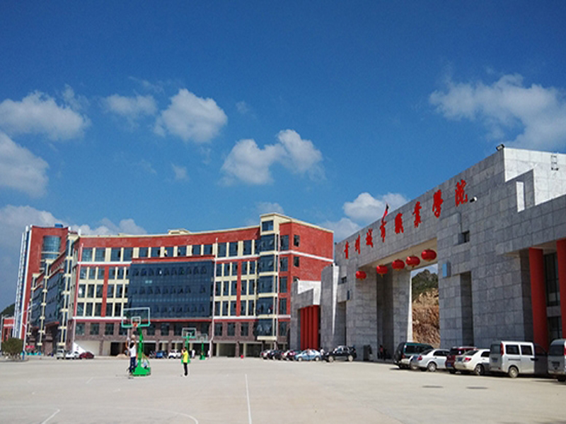 学院大门