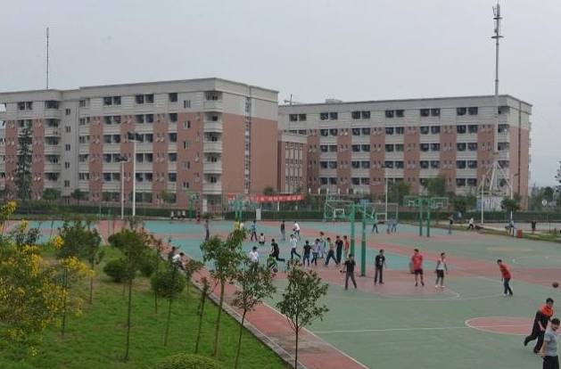 成都汽车职业技术学校课间休息