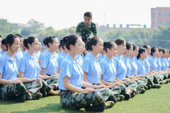 成都航空职业学院.png